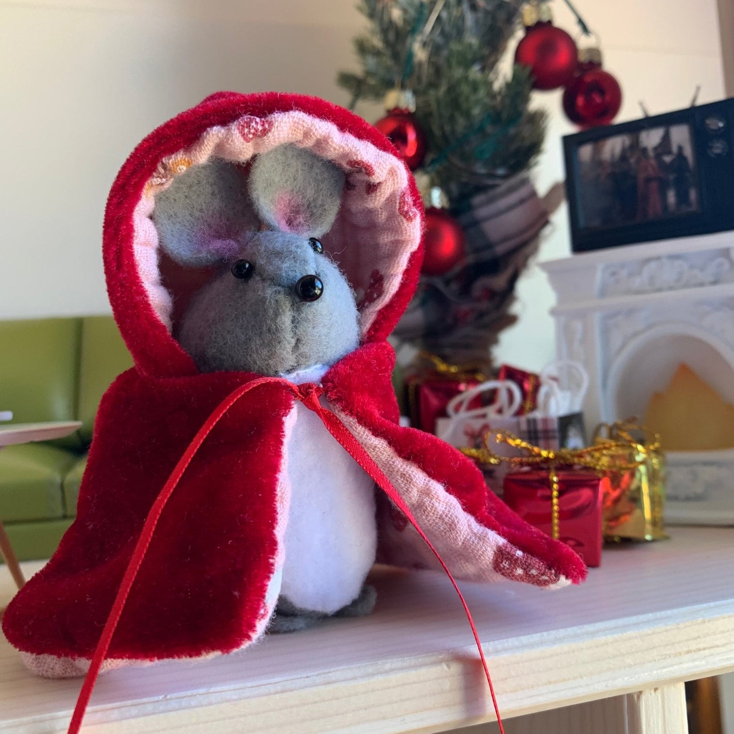 Mouse House Friends & Co. - The Flannel Couch