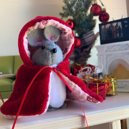 Mouse House Friends & Co. - The Flannel Couch